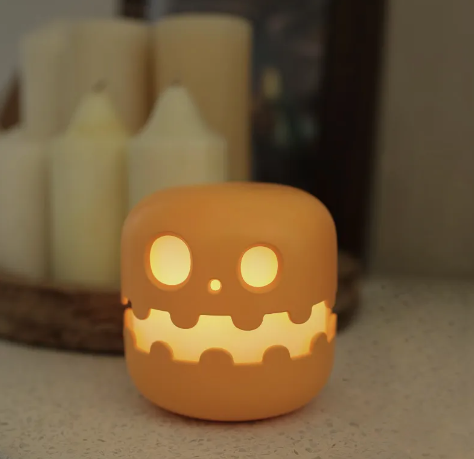 USB-rechargeable carved-style pumpkin lamp — product photo 3