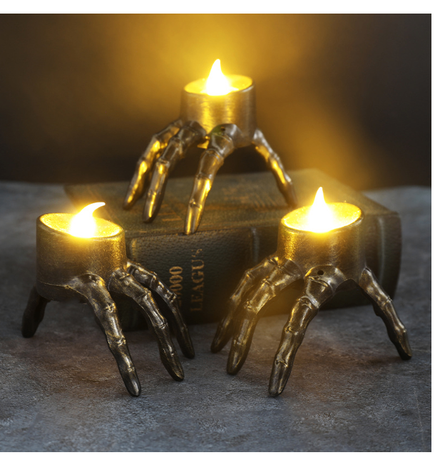 Skull-form LED lantern, battery operated — product photo 4