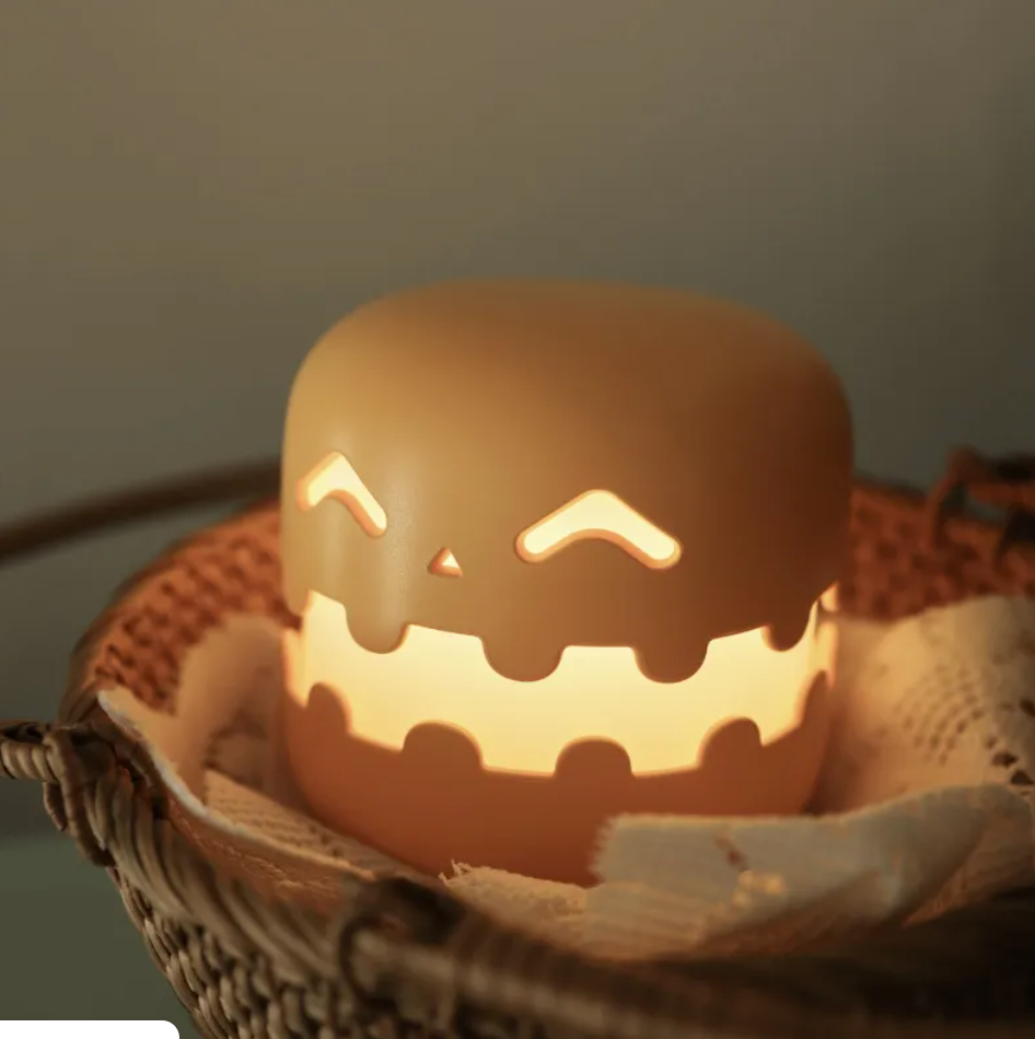 USB-rechargeable carved-style pumpkin lamp — product photo 7