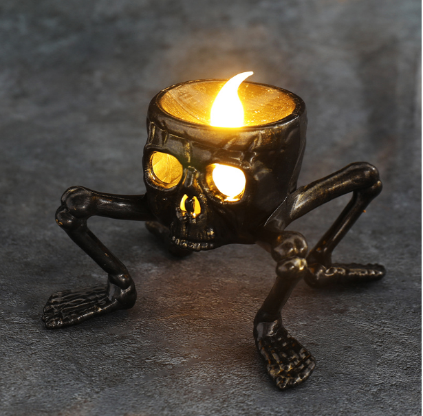 Skull-form LED lantern, battery operated — product photo 3