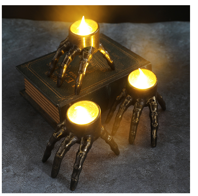 Skull-form LED lantern, battery operated — product photo 2